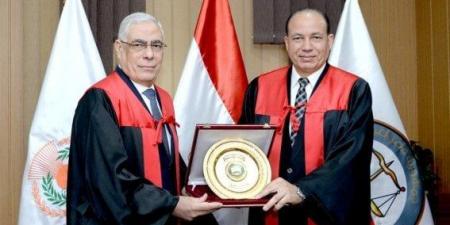 منح الدكتوراه الفخرية للنائب العام من جامعة المنصورة تقديرًا لإسهاماته في دعم العدالة - تكنو بلس