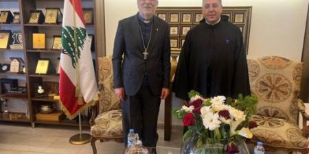 رئيس الهيئة العامة للسينودس الإنجيلي زار المعهد الفني الأنطوني في الدكوانة والتقى الاب بوعبود - تكنو بلس