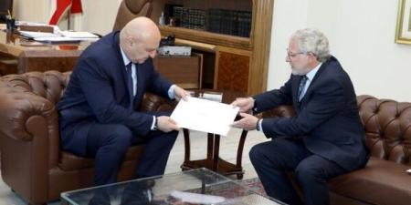 السفير الاسباني سلم الرئيس عون دعوة من ملك اسبانيا للمشاركة في مؤتمر أممي لتمويل التنمية في إشبيلية - تكنو بلس