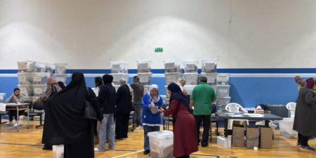 النشرة: بدء تسليم صناديق الاقتراع لرؤساء الأقلام ومساعديهم في ثانوية صور الرسمية بإشراف قائمقام صور - تكنو بلس