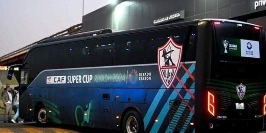 حافلة الزمالك تصل ستاد المقاولون العرب استعدادا لمواجهة سيراميكا كليوباترا - تكنو بلس
