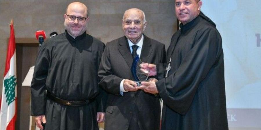 جامعة الروح القدس – الكسليك تكرّم إدمون رزق وتتسلّم أرشيفه الوطني - تكنو بلس
