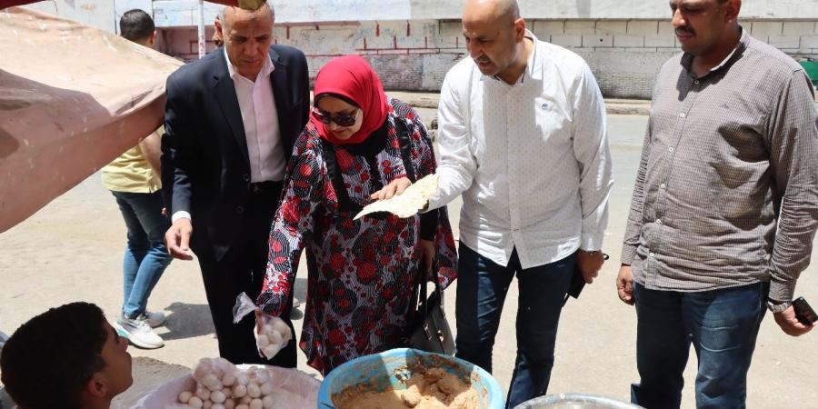 سكرتير مساعد بنى سويف يتفقد انتظام أسواق اليوم الواحد..صور - تكنو بلس