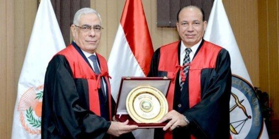 منح الدكتوراه الفخرية للنائب العام من جامعة المنصورة تقديرًا لإسهاماته في دعم العدالة - تكنو بلس