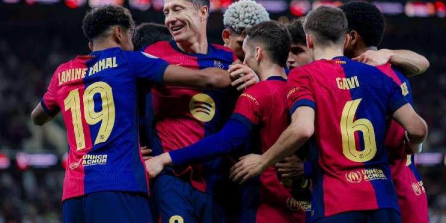 تعليق صادم من لاعب برشلونة بشأن زميله ليفاندوفيسكي - تكنو بلس