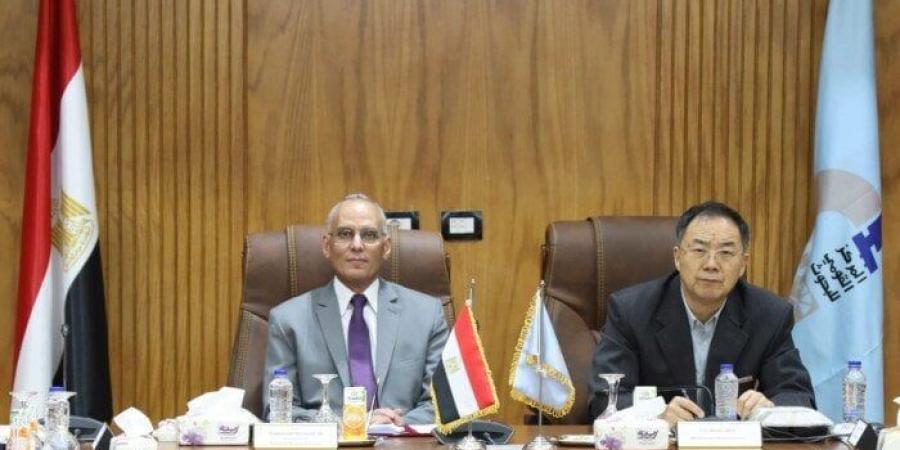 وفد صيني رفيع المستوى يزور المركز القومي للبحوث لتعزيز التعاون العلمي - تكنو بلس