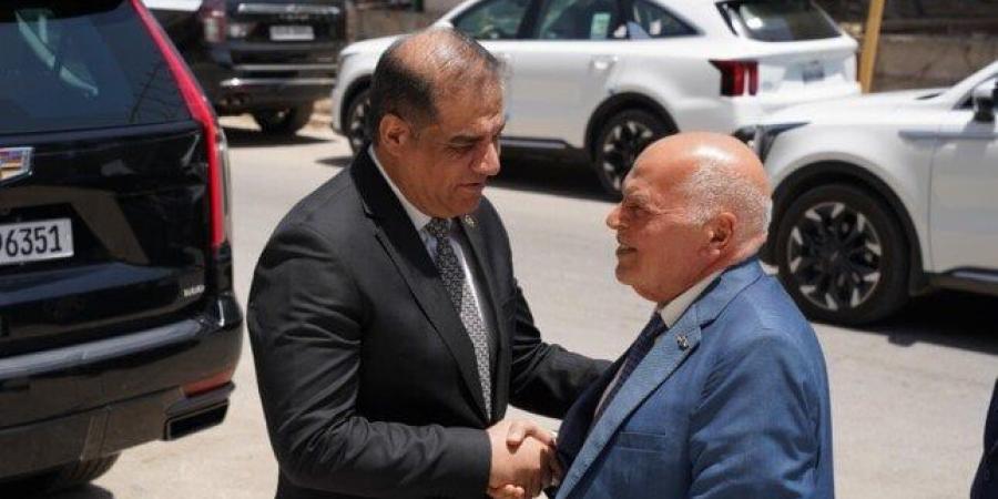 استقبال حافل لنقيب المعلمين في العراق لحضور اجتماع اتحاد المعلمين العرب - تكنو بلس