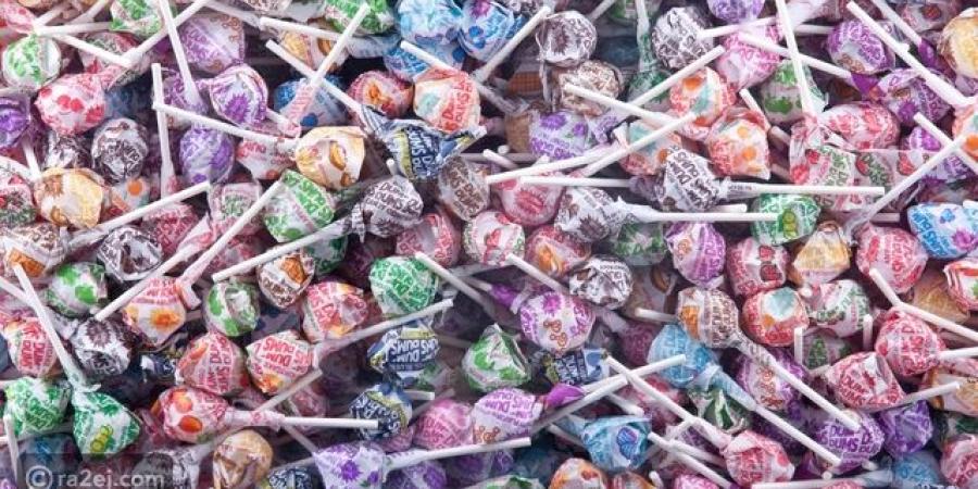 طفل يشتري 70 ألف مصاصة.. طلبها بالخطأ خلال لهوه بهاتف والدته - تكنو بلس