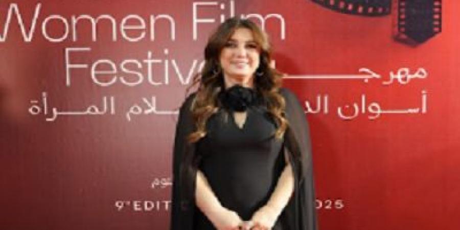 كندة علوش عن تكريمها بمهرجان أسوان: بنتي فرحانة بتكريمي وهتحتفظ ب - تكنو بلس