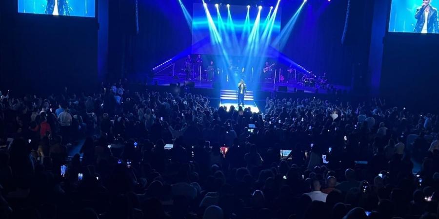أحمد سعد يوجه التحية للفلسطينيين فى حفل راعي مصر بأستراليا - تكنو بلس