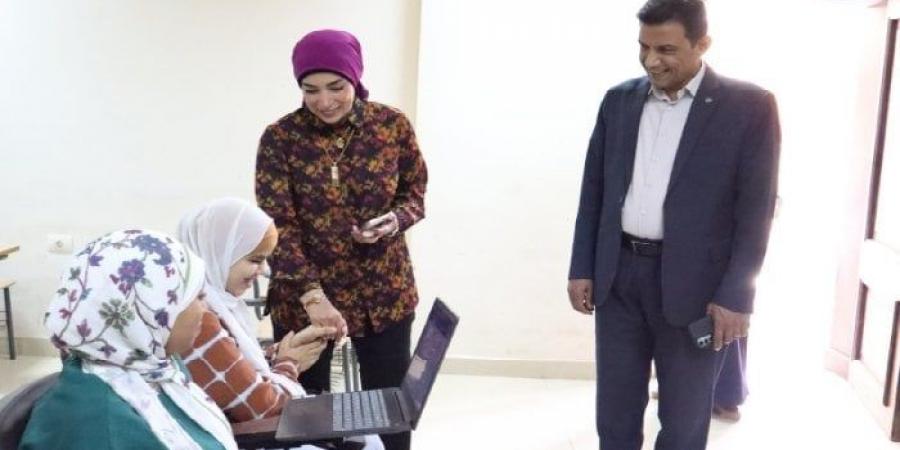 جولة تفقدية لرئيس جامعة الأقصر لمتابعة سير امتحانات الفصل الدراسي الثاني بكلية الألسن - تكنو بلس