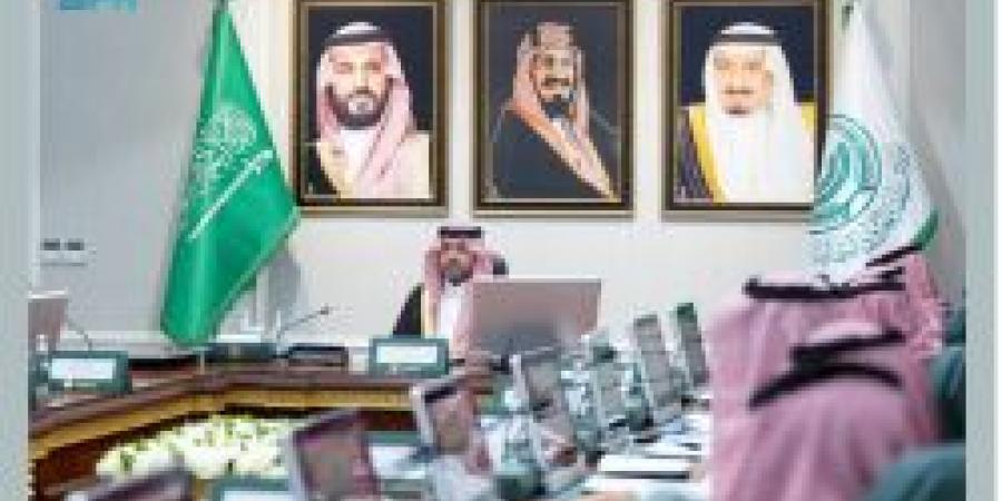 أمير الحدود الشمالية يرأس اجتماع لجان العفو في المنطقة - تكنو بلس