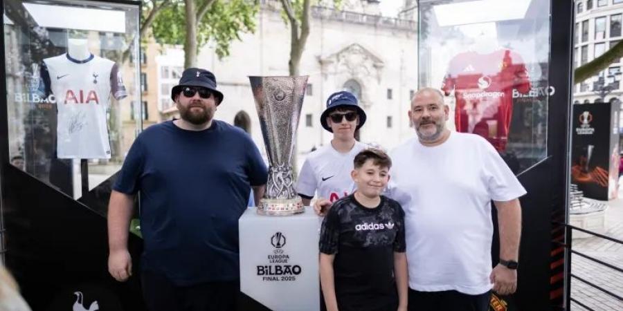 عشرات آلاف المشجعين الإنجليز يتوافدون على بلباو لحضور نهائي الدوري الأوروبي - تكنو بلس