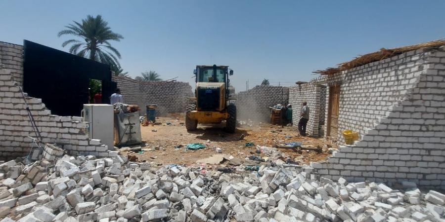 إسترداد ٣٩١ فدان غير مستوفى وإزالة ١٢ حالة تعدى بأرمنت بالاقصر - تكنو بلس