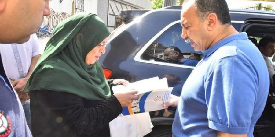 وصلها للمستشفى.. محافظ أسيوط يرافق سيدة لمستشفى الرمد ويتكفل بفحوصات طبية لمريض آخر - تكنو بلس