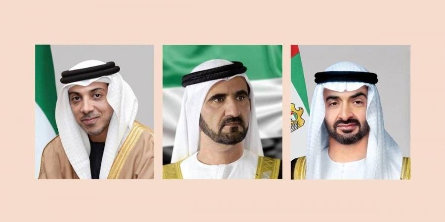 رئيس الدولة ونائباه يهنئون رئيس مجلس القيادة الرئاسي في اليمن باليوم الوطني لبلاده - تكنو بلس