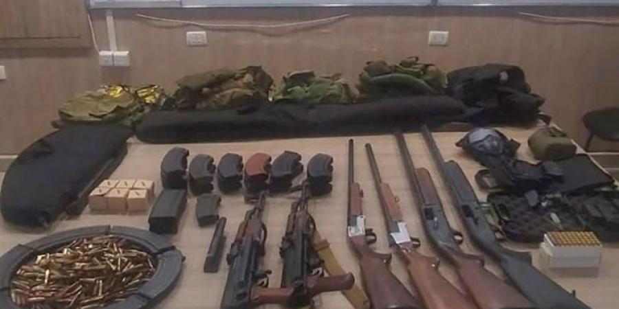 الجيش: دهم منازل مطلوبين في حوش الرافقة وسعدنايل ومجدل عنجر والفنار وتوقيف 13 منهم بجرم إطلاق نار - تكنو بلس