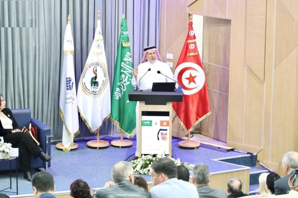 الربيعة خلال محاضرة في كلية الطب بجامعة سوسة التونسية - واس