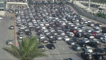 مع الإجازة المطولة.. كثافة مرورية عالية وازدحام على جسر الملك فهد