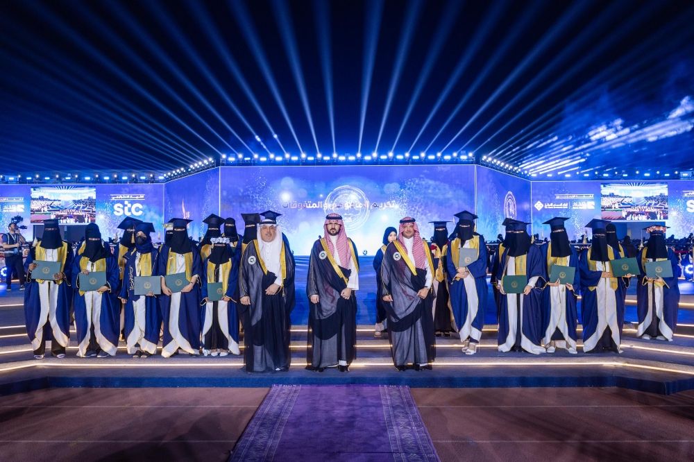 نائب أمير الشرقية يرعى تخريج الدفعة 46 من طلاب جامعة الملك فيصل - اليوم