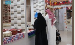 موسم "ربيع عرعر" منصة تسويقية للأسر المنتجة والحرفيين