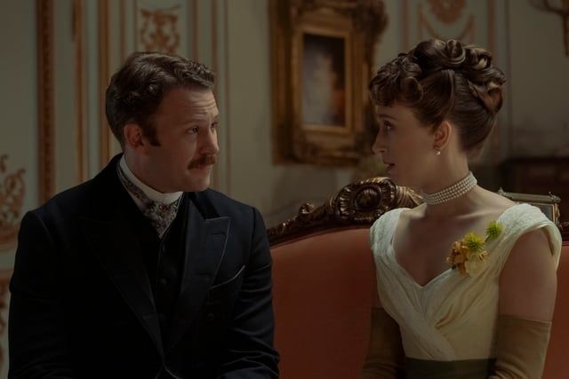 مشهد من الموسم الثالث من The Gilded Age مشهد من الموسم الثالث من The Gilded Age