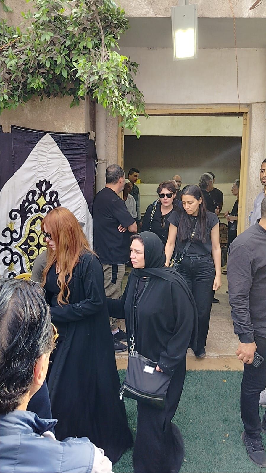 كارول سماحة تودع زوجها وليد مصطفي بمسقط رأسه بالدقهلية كارول سماحة تودع زوجها وليد مصطفي بمسقط رأسه بالدقهلية