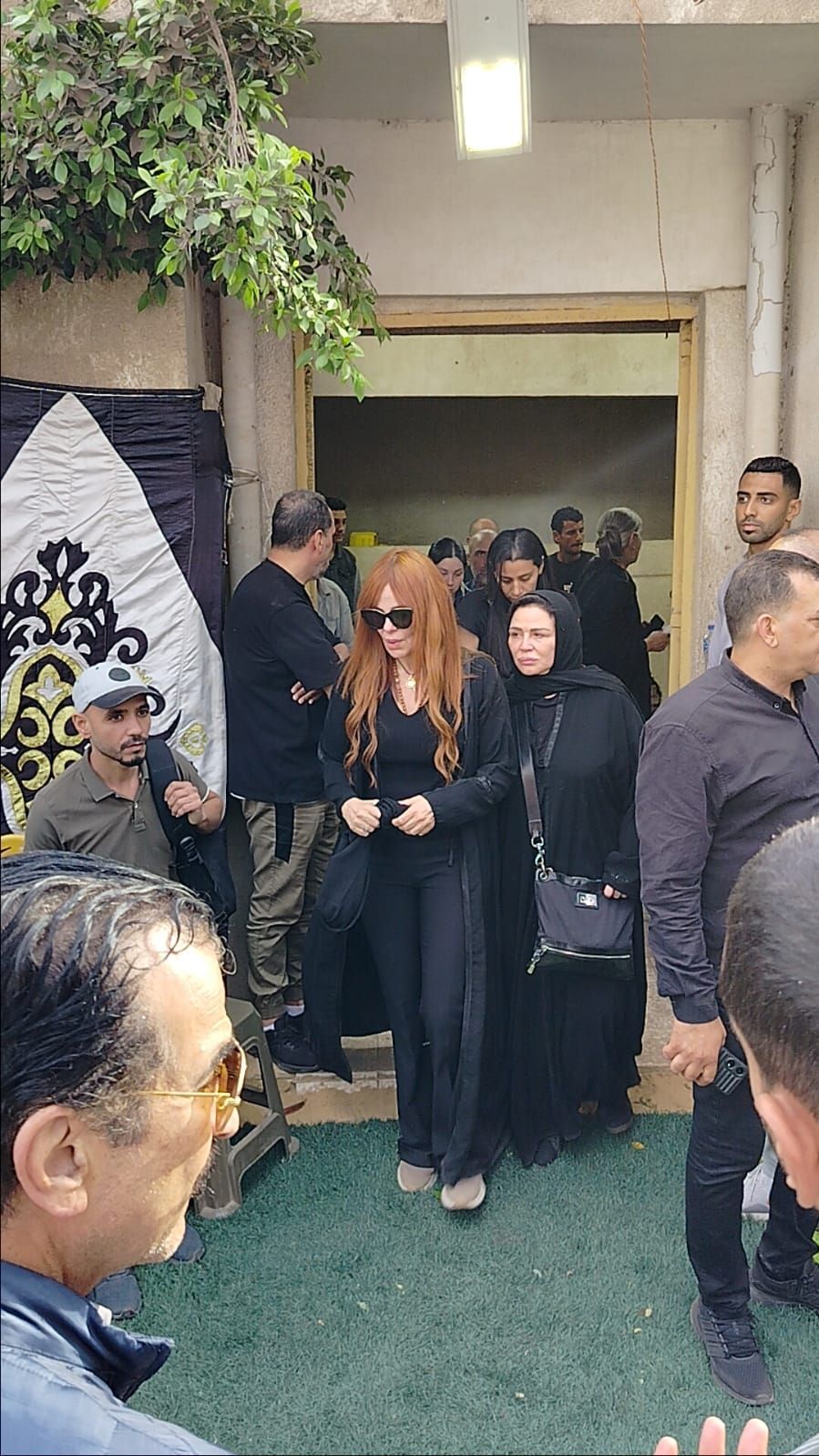 كارول سماحة تودع زوجها وليد مصطفي بمسقط رأسه بالدقهلية كارول سماحة تودع زوجها وليد مصطفي بمسقط رأسه بالدقهلية