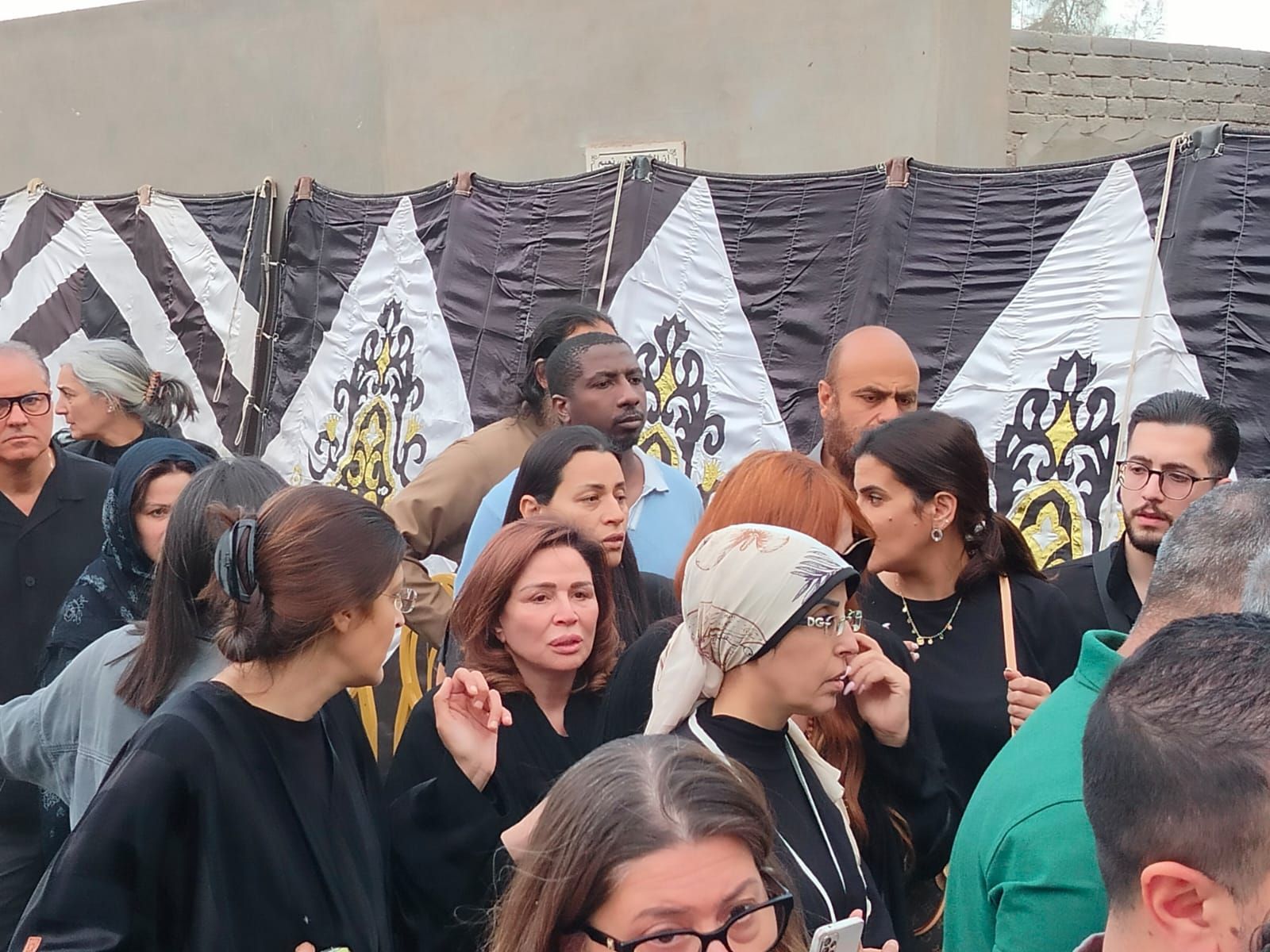 كارول سماحة تودع زوجها وليد مصطفي بمسقط رأسه بالدقهلية كارول سماحة تودع زوجها وليد مصطفي بمسقط رأسه بالدقهلية