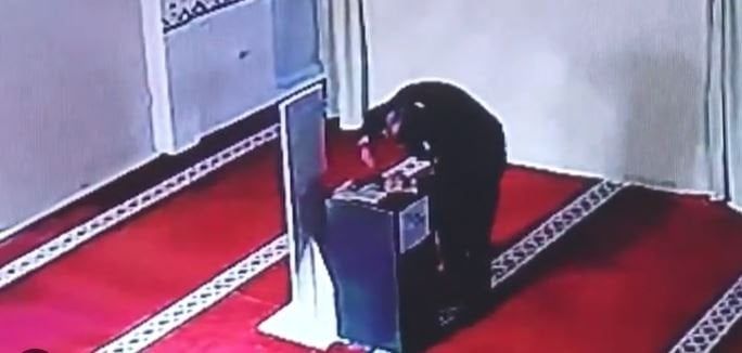 «سرقة في بيت الله».. كشف ملابسات سرقة شخص داخل مسجد بسوهاج
