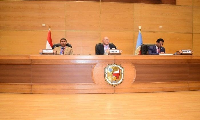 رئيس جامعة سوهاج يفتتح المؤتمر العلمي الأول لقسم المناهج بكلية علوم الرياضة