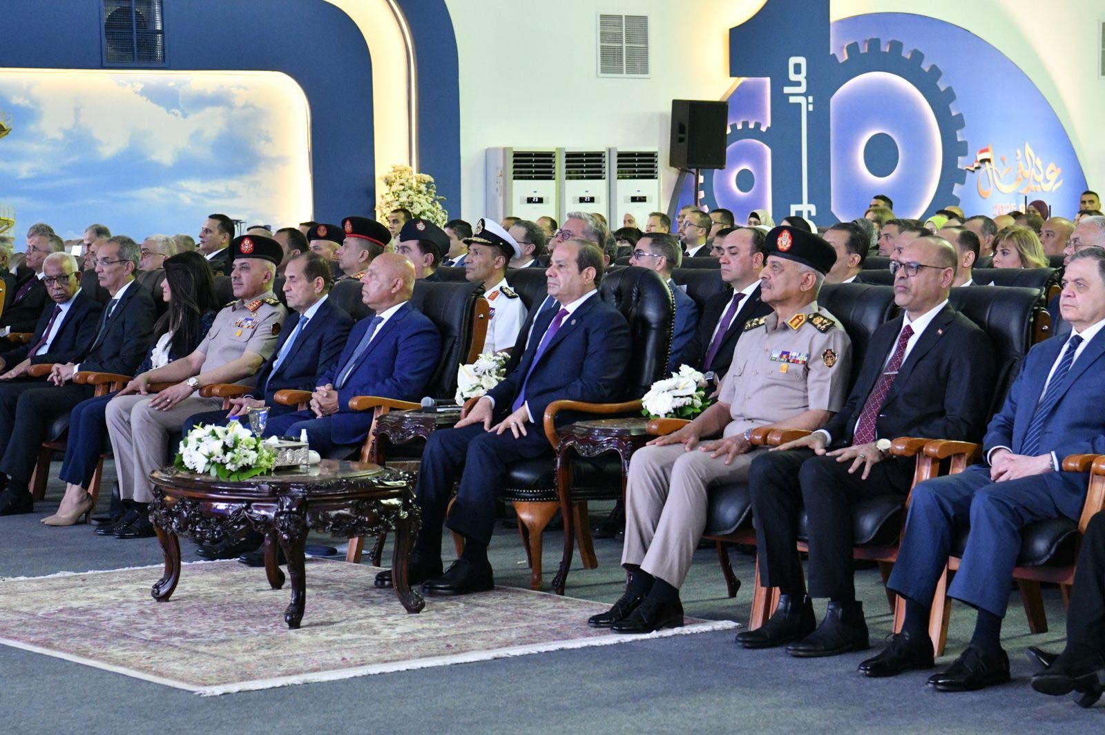 الرئيس عبد الفتاح السيسي ووزير الصناعة والنقل