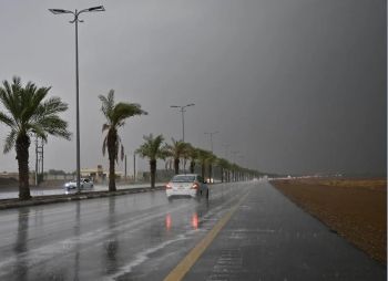 إنذار أحمر.. أمطار غزيرة ورياح شديدة على جازان والباحة