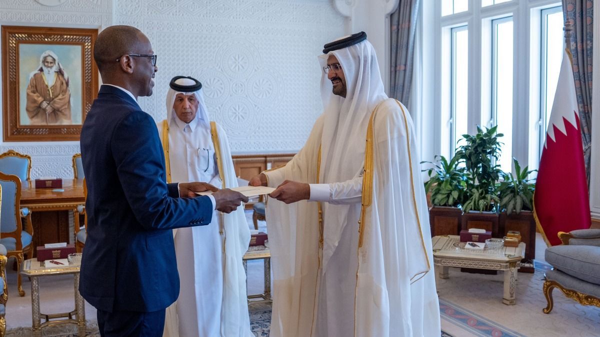 سمو نائب الأمير يتسلم أوراق اعتماد ستة سفراء جدد