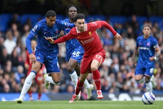 تشيلسي يفسد احتفالات ليفربول ويسقطه بثلاثية في الدوري الإنجليزي