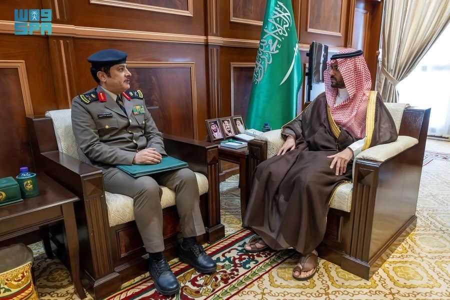 نائب أمير حائل يستقبل مدير الدفاع المدني اللواء طارق بن عبدالله