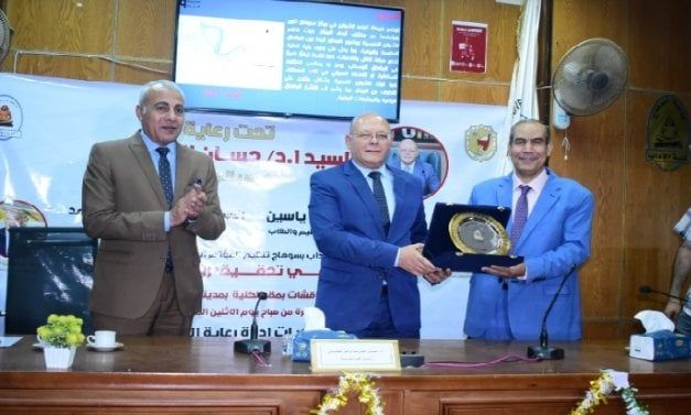 رئيس جامعة سوهاج يفتتح المؤتمر الطلابي الأول بكلية الآداب