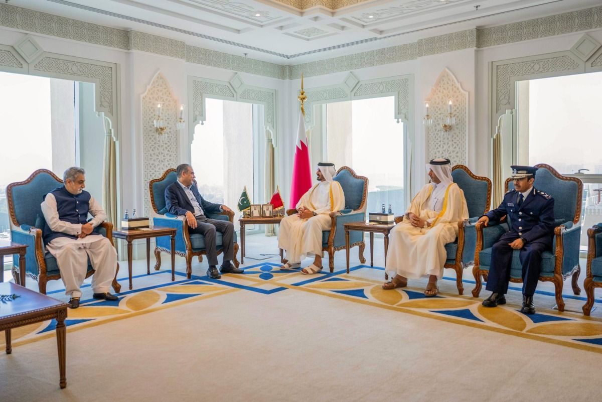 وزير الداخلية يجتمع مع نظيره الباكستاني