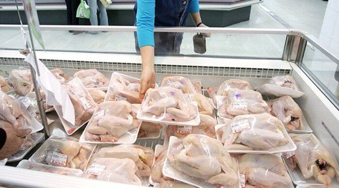 التموين: تخفيض سعر كيلو الدواجن المجمدة بالمجمعات الاستهلاكية إلى 125 جنيهًا