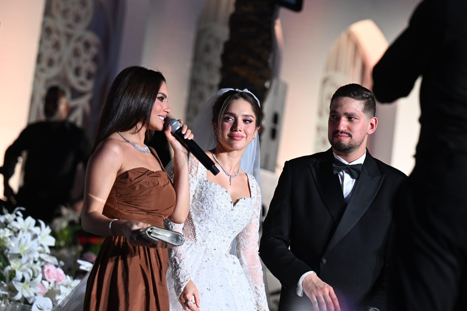 كارمن سليمان مع رنا رئيس وعريسها كارمن سليمان مع رنا رئيس وعريسها