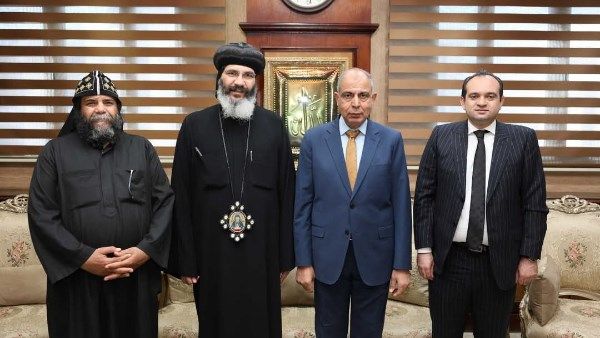 العربي للعدل والمساواة محافظ المنيا يلتقي وفد دير العذراء بالبهنسا لتسليم عقود تقنين أوضاع 52 فدانا