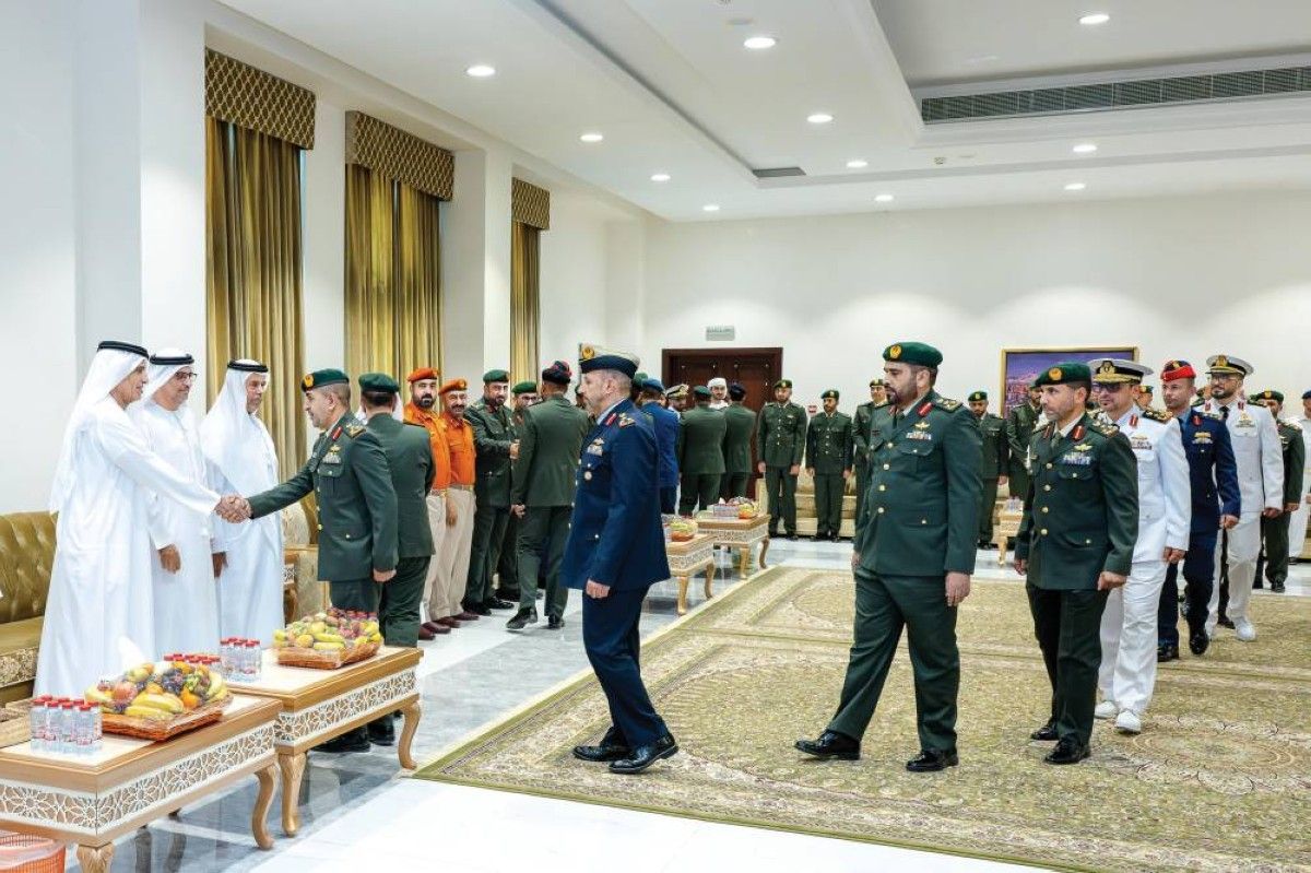 سعود بن صقر يعزي في وفاة سعيد الحمودي