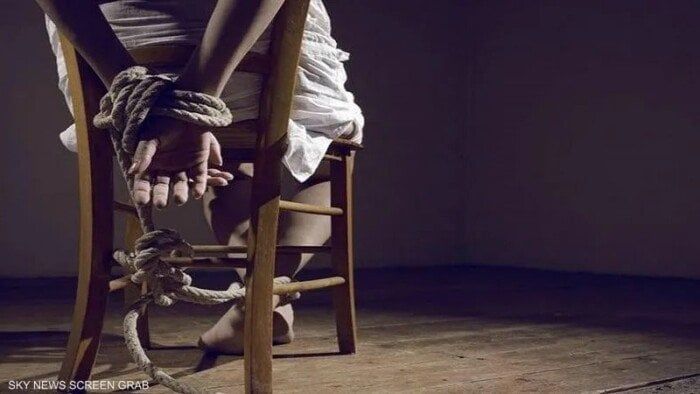 الداخلية تحرر شابين احتجزهما 3 أشخاص في القاهرة
