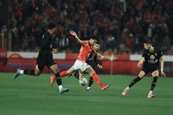 حرمان الأهلي المصري من جماهيره في مباراتين وإيقاف مدرب الزمالك