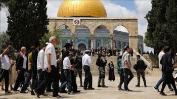 عشرات المستوطنين يقتحمون المسجد الأقصى في جولات استفزازية للمصلين