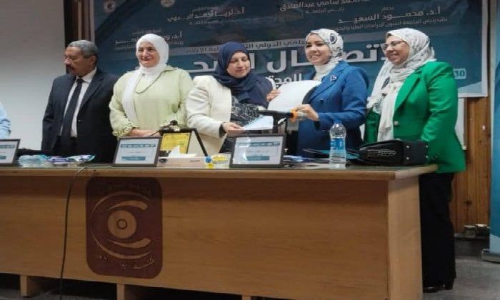 إعلام جنوب الوادي تشارك في مؤتمر الاتصال الصحي وتمكين المجتمعات المعاصرة بجامعة القاهرة