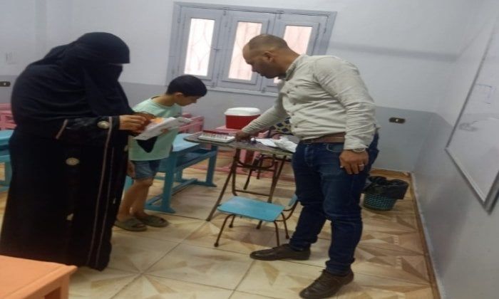 مناظرة 370 حالة في قافلة طبية متكاملة لأهالي الشهداء بالمنوفية