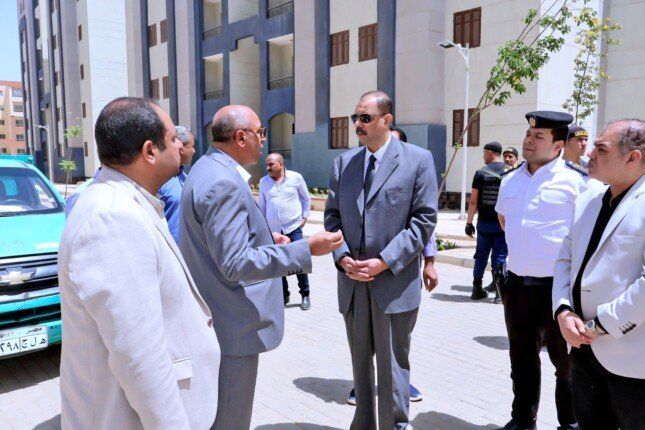 محافظ سوهاج يتفقد مشروعات الإسكان الاجتماعي بمدينة أخميم الجديدة