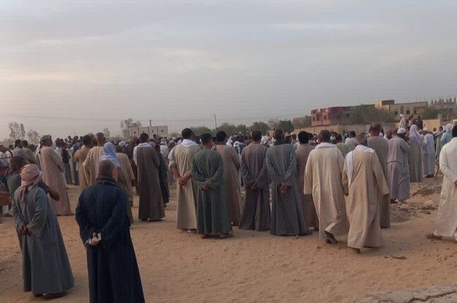الكل بيبكي عليه.. تشييع جثمان «نجاح» ضحية بئر نجع حظ بالمنيا