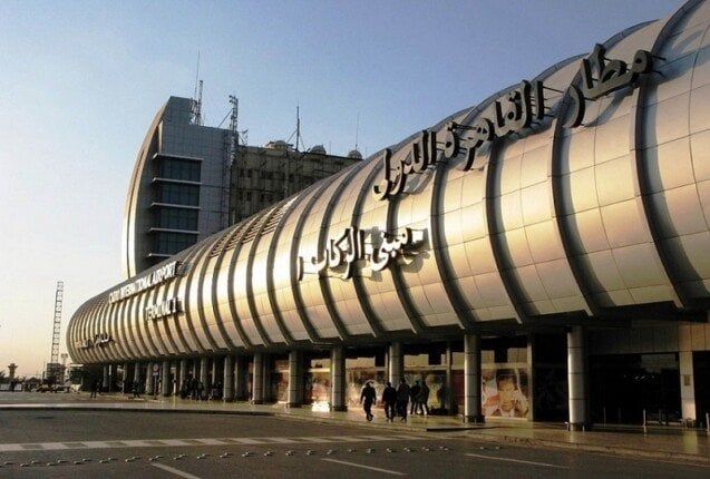 استمرار حبس راكب لحيازته المخدرات بمطار القاهرة 15 يومًا على ذمة التحقيق